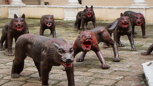 刘若望 Liu Ruowang’s wolves came to Venice Biennale 2015