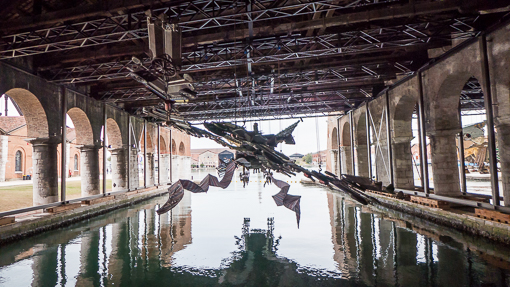 徐冰 Xu Bing’s phoenixes at the Arsenale, Venice Biennale 2015